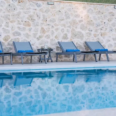 Topaz Áyios Nikítas